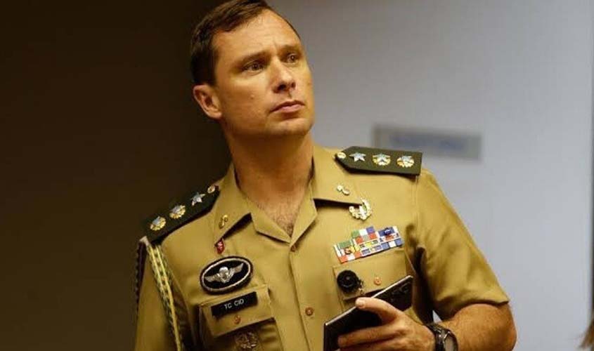 Mauro Cid em suspensão: potencial expulsão do Exército e abandono dos aliados bolsonaristas