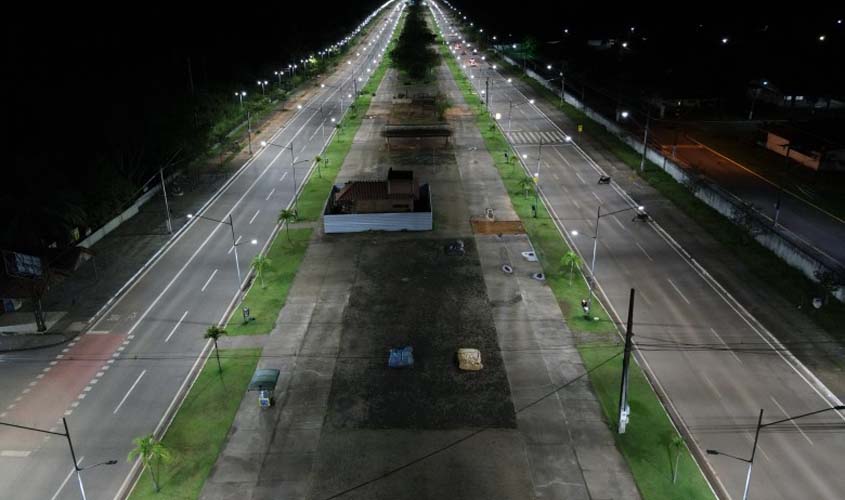 Quase 40 bairros de Porto Velho são atendidos com luminárias de LED