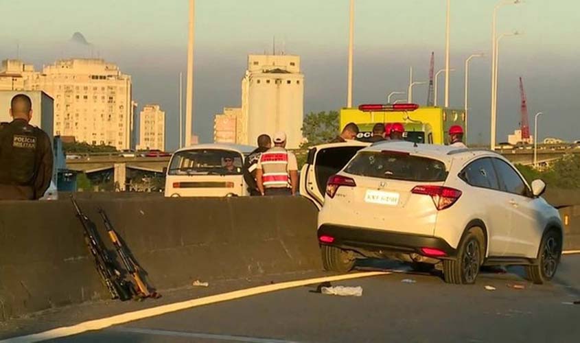 Perseguição e tiroteio deixam quatro mortos e fecham Ponte Rio-Niterói
