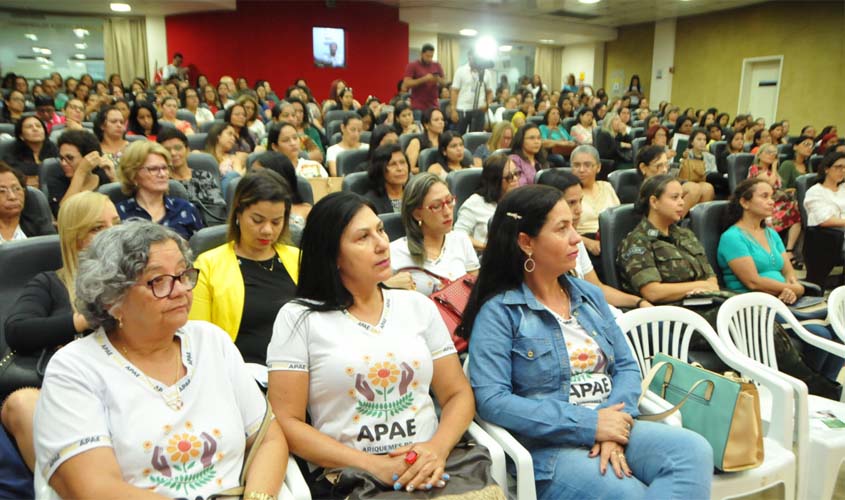 Direitos e Deveres da Família e da Escola com a pessoa  com autismo é tema de palestra em Simpósio