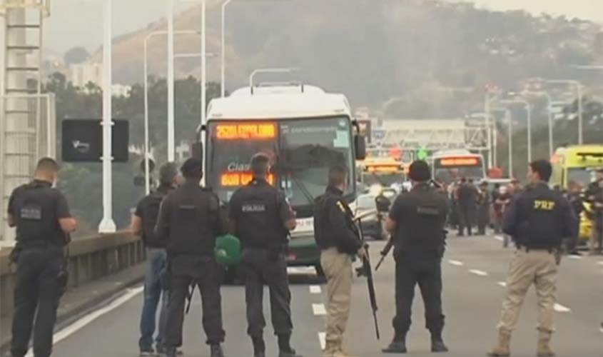 Sequestrador de ônibus no Rio é morto por atiradores de elite