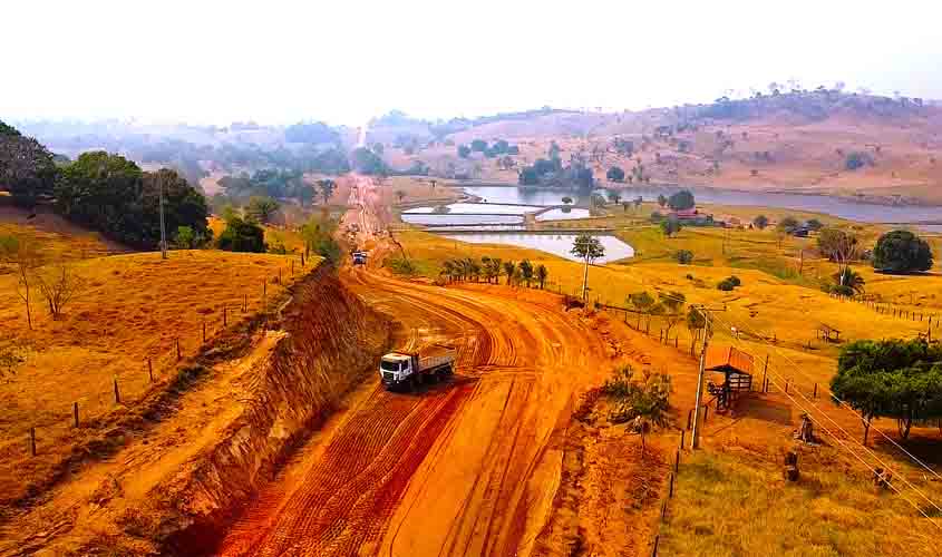 Obras de melhorias na RO-135 asseguram mobilidade e escoamento da produção na região da Zona da Mata