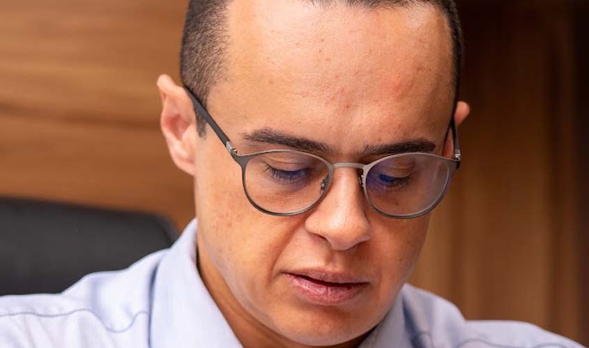 Escudo Coletivo rebate Azul com dados da própria empresa