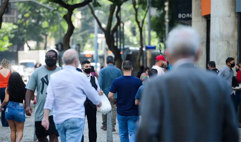81% dos brasileiros querem candidato que creia em Deus