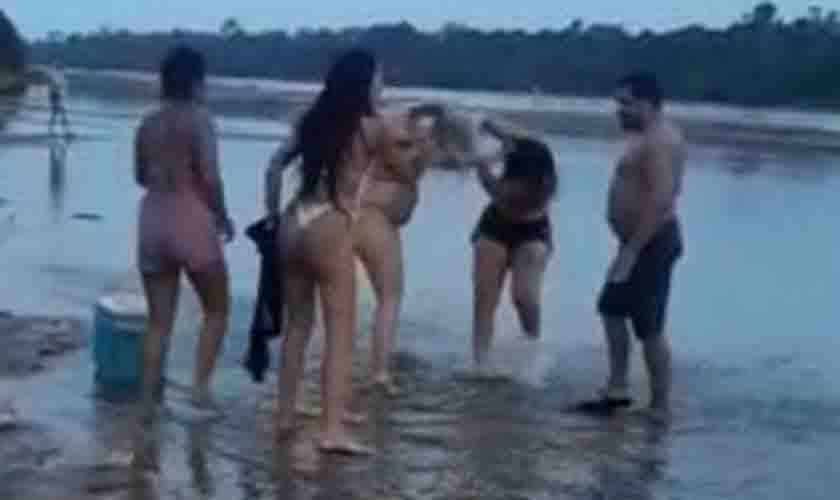 VÍDEO: mulheres se desentendem e 'saem no tapa' em praia de Pimenteiras