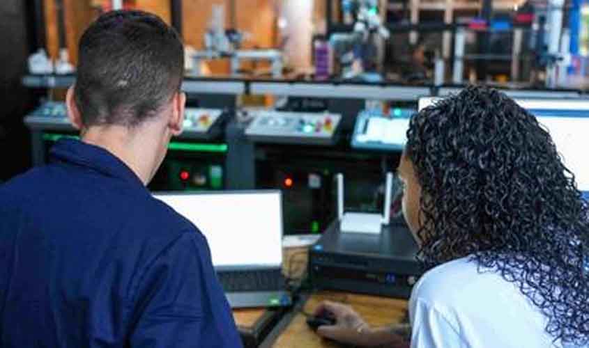 IEL abre mais de 1,9 mil vagas de estágio com bolsas de até R$ 2,6 mil