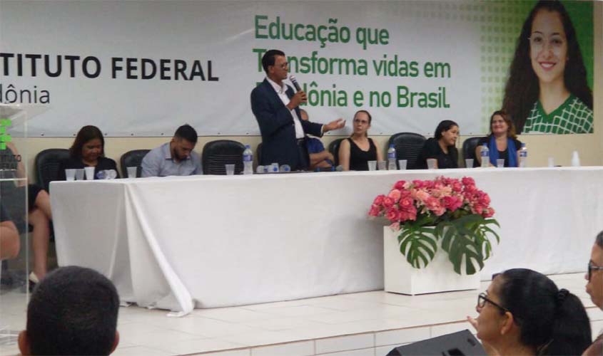 Semed realiza etapa municipal da Conferência Nacional de Educação Extraordinária