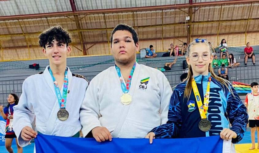 Estudantes de RO ganham medalhas nos JEBs