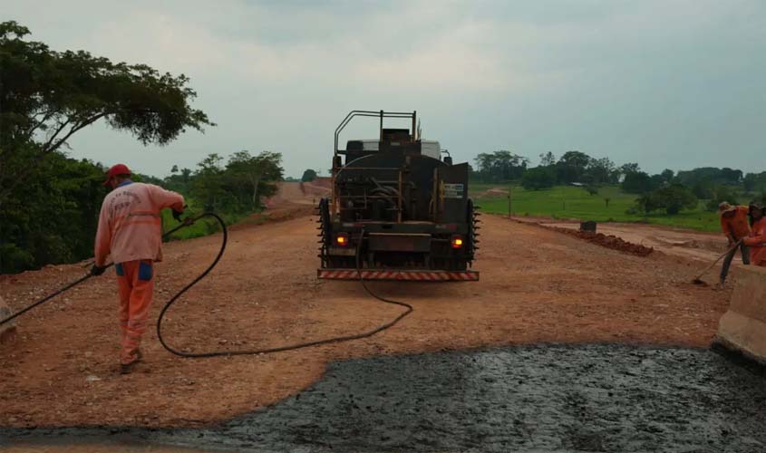 Obra na RO-473 avança e melhora acesso a Teixeirópolis