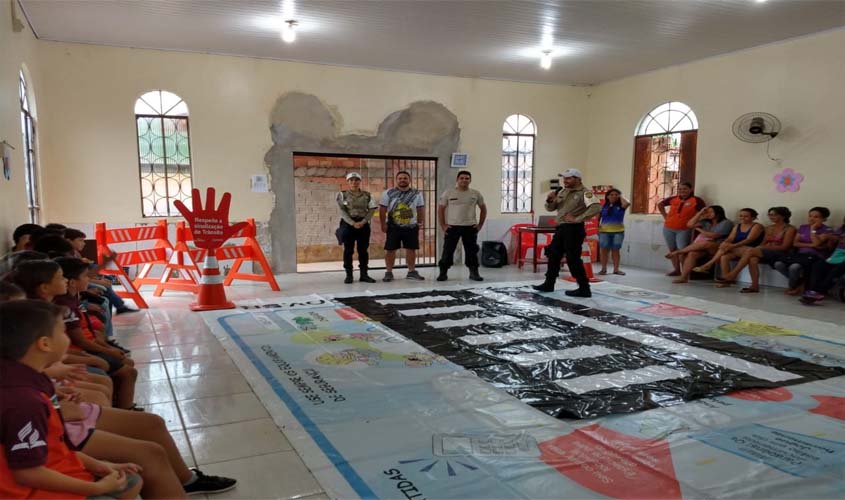 Semtran orienta crianças sobre segurança no trânsito na zona Sul de Porto Velho