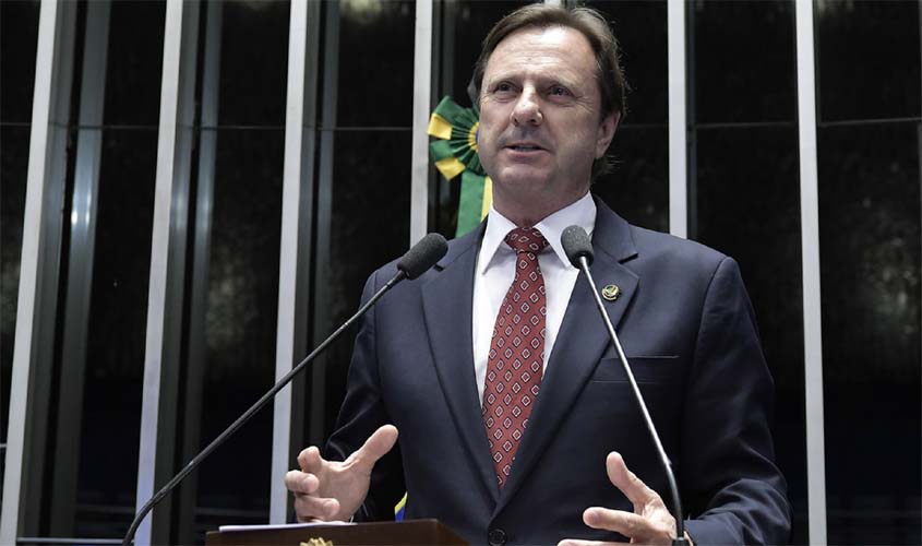 Senador preso que dá expediente no Congresso, Acir Gurgacz é 'barrado' em saidão de Brasília