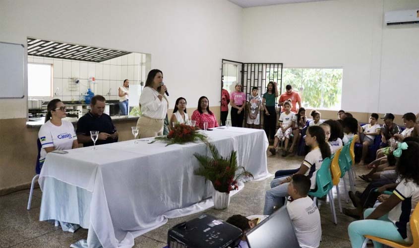 Governo de Rondônia entrega obra de reforma e pintura em escola estadual, no município de Cacoal