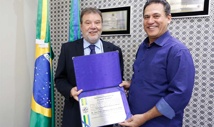 Maurão de Carvalho homenageia conselheiro do Tribunal de Contas e membro da Defensoria Pública do Estado