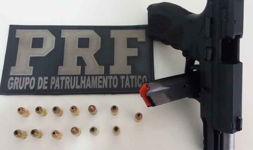 PRF apreende arma de fogo com munições