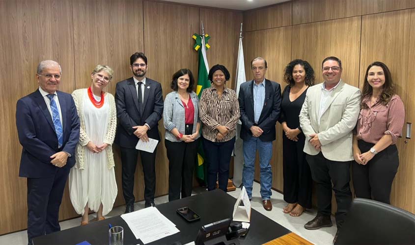 Sílvia Cristina discute com ministra da Saúde a expansão do tratamento do câncer em Rondônia