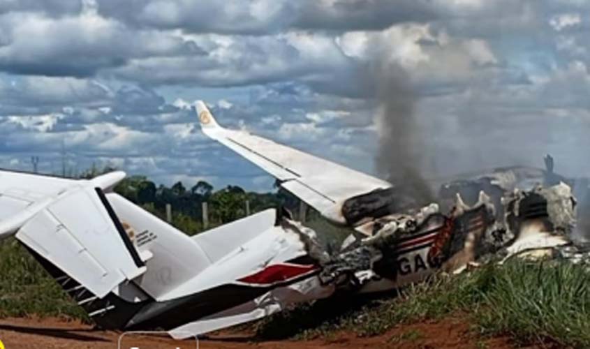 Avião da família Carvalho cai e pega fogo em Extrema