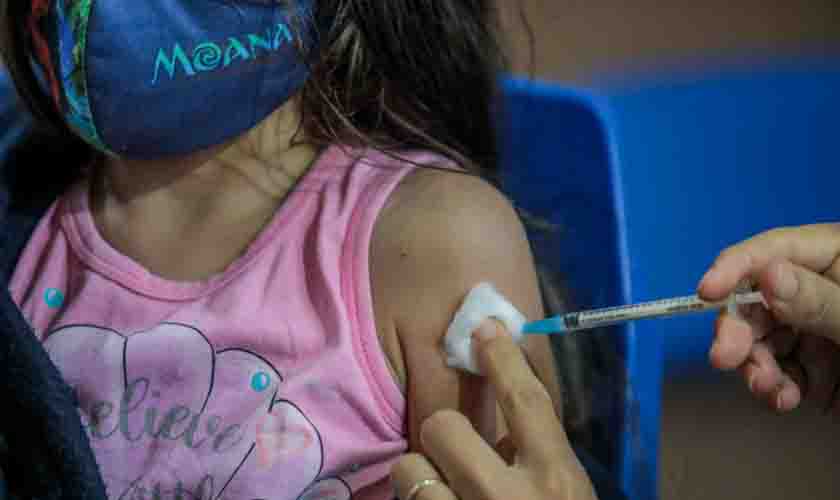 Vacinação contra a covid-19 nas escolas de Porto Velho inicia com 300 doses aplicadas