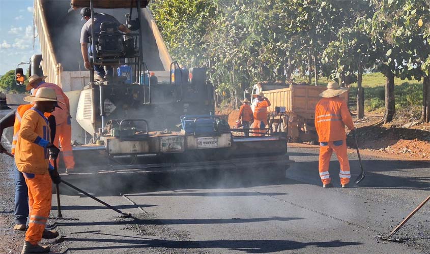Deputado Jean Oliveira cobra recapeamento na RO-383