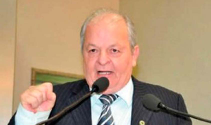 Euclides Maciel revela passado com drogas e emociona público