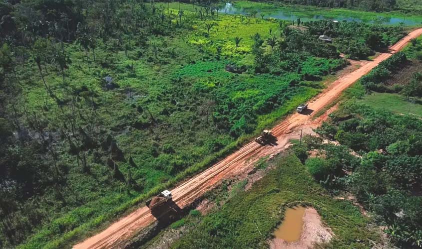 RO-010 recebe melhorias com patrolamento e encascalhamento