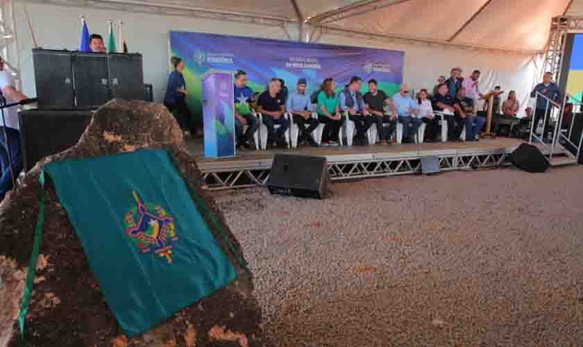 Maurício Carvalho participa de lançamento da pedra fundamental do novo ​Hospital de Urgência e Emergência