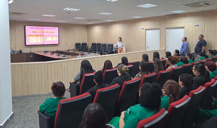 Assembleia promove palestra sobre endometriose e câncer do colo do útero para servidoras