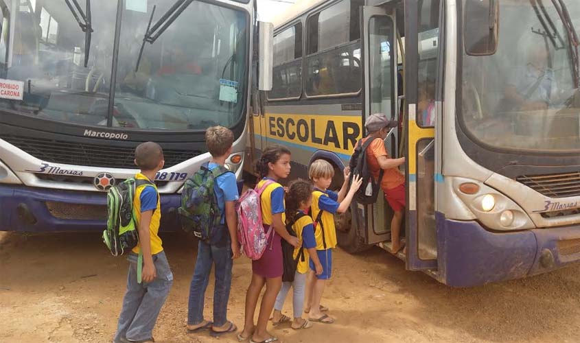 Transporte escolar na área rural começa a ser regularizado; secretário pede agilidade das empresas