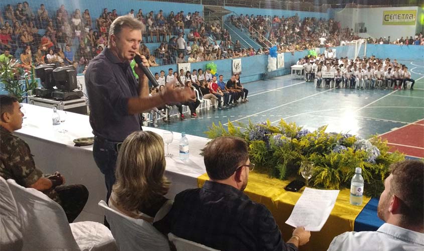 Deputado Luizinho Goebel participa da abertura dos Jogos Escolares de Vilhena 