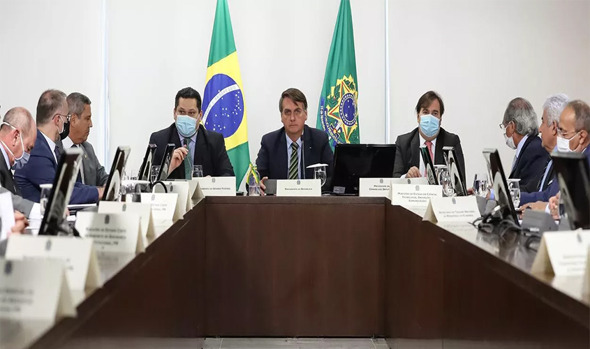 Queda na aprovação leva Bolsonaro a baixar o tom com governadores