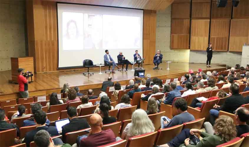 Dirigentes de emissoras públicas alertam para cuidados com fake news