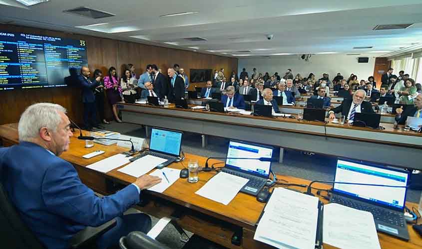 CCJ aprova fim da reeleição, mandatos de cinco anos e eleições unificadas  