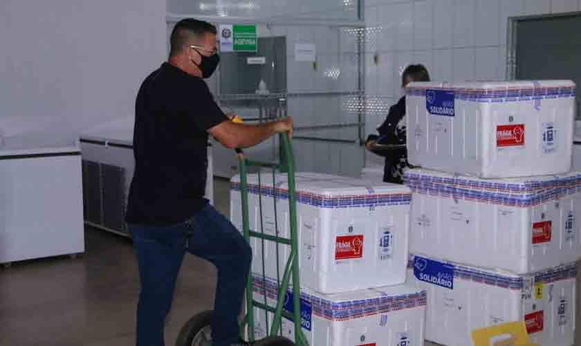 Rondônia recebe nova remessa com 53.750 doses de vacinas contra a covid-19