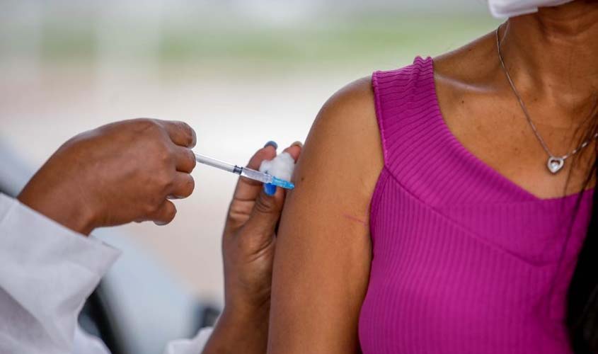 Agevisa esclarece dúvidas sobre vacinação de gestantes; Campanha de Multivacinação será no sábado, 25