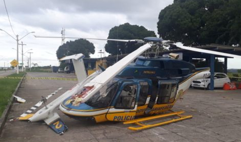Helicóptero da PRF cai ao tentar fazer pouco e piloto fica ferido