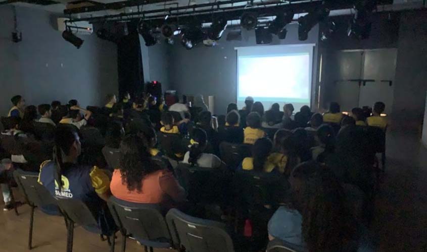 Cerca de 60 alunos da rede municipal foram beneficiados com projeto de cinema