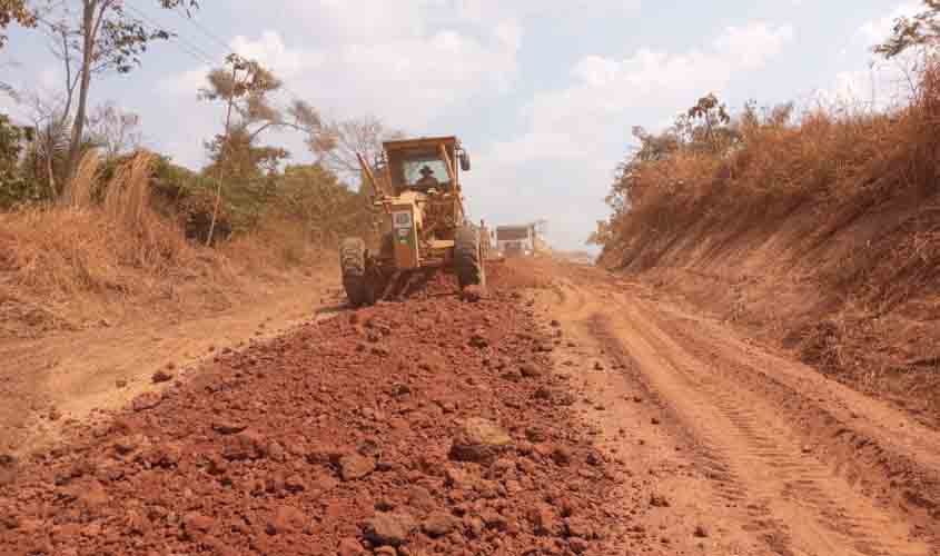 Recuperação da RO-370 entre Alto Alegre dos Parecis e Vila Marcão fortalece escoamento de produtos rurais