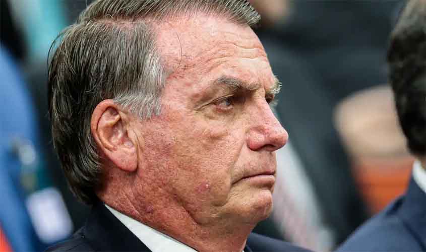 Bolsonaro omitiu transferência de R$ 2 milhões a Michelle, diz PF