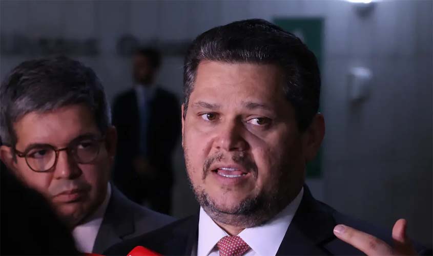 Alcolumbre envia PEC do fim da escala 6x1 à CCJ do Senado