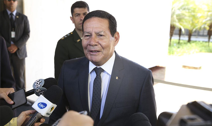 'Caso único no mundo', diz Mourão sobre manchas de óleo no Nordeste