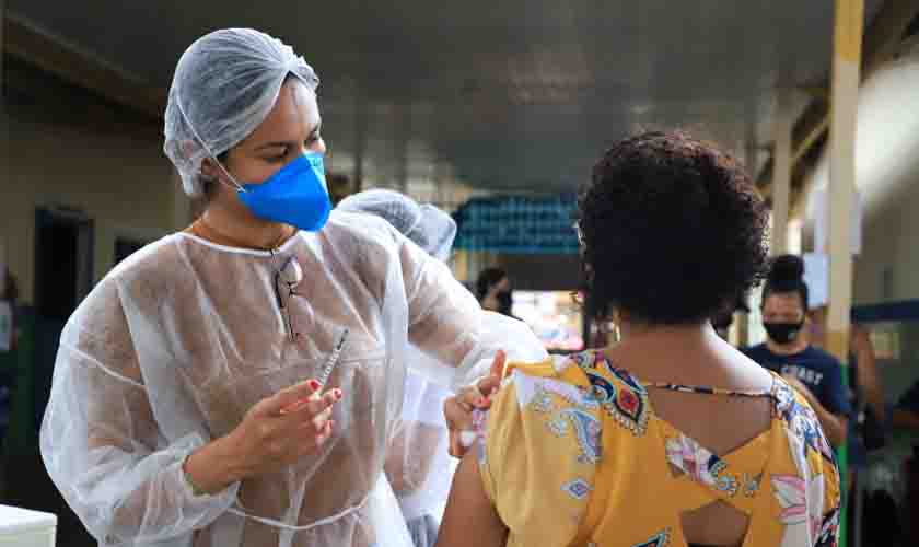 Mobilização contra a covid-19 leva equipes de vacinadores às unidades de saúde nesta sexta-feira e sábado