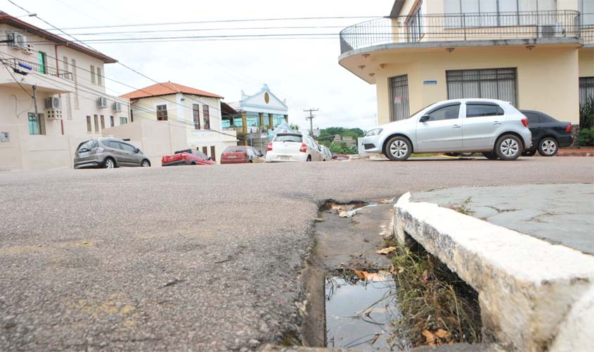 Semusb realiza desobstrução de caixas coletoras na área central da Capital