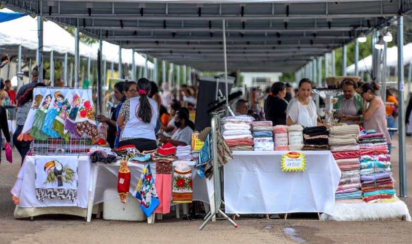 Produtos regionais e show musical movimentam a Feira de Empreendedores 'Natal de Luz', nesta sexta-feira e sábado