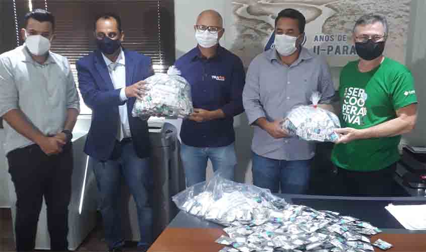 JiCred doa mais de mil unidades de azitromicina ao município