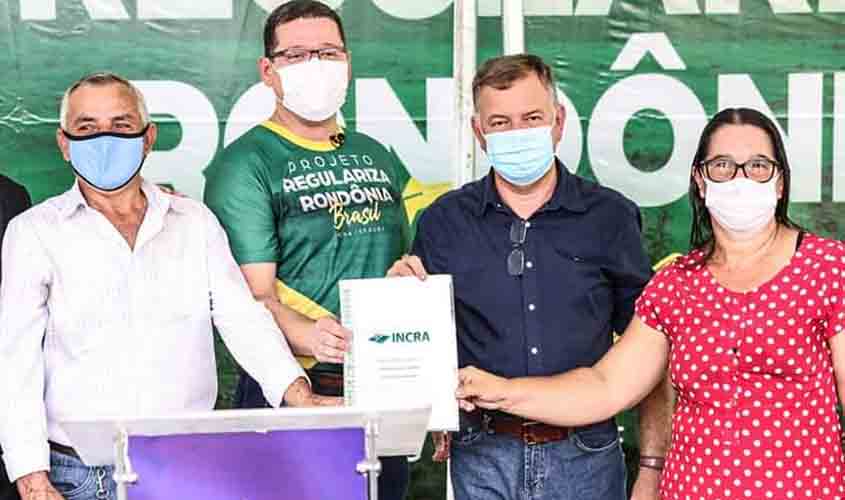 Prefeituras de Rondônia vão acelerar a regularização fundiária, garante deputado Lucio Mosquini com presidente do Incra