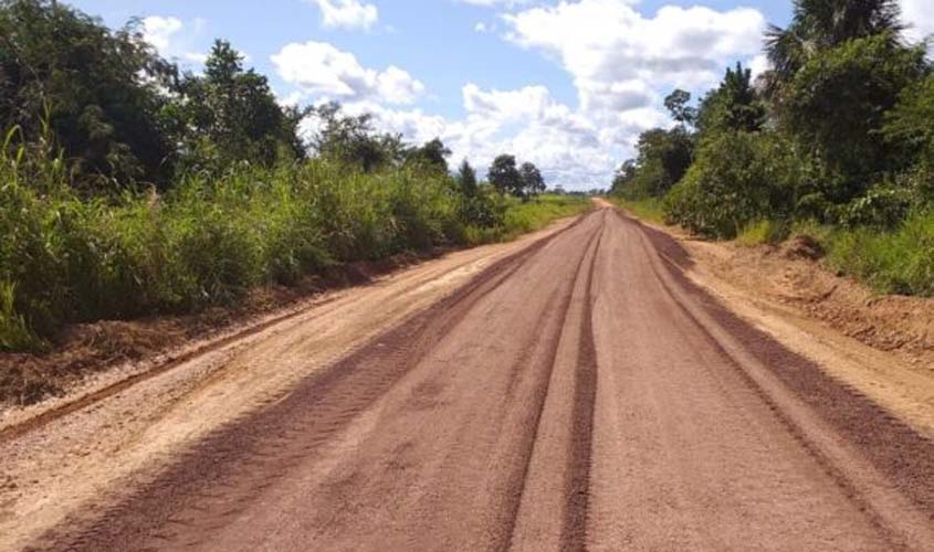 DER utiliza rejeito de calcário para recuperar pontos críticos na RO-267