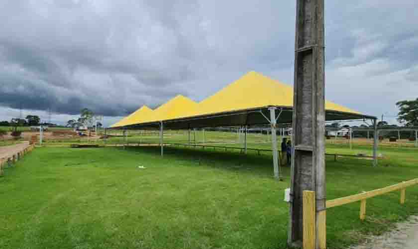 Iniciada montagem dos estandes de expositores que vão participar da 9ª Rondônia Rural Show Internacional