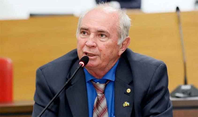 CADEIRA DE LEBRÃO EM JOGO. TRÊS POLÍTICOS ESTÃO NA FILA PARA A SUBSTUIÇÃO, CASO ELE SAIA MESMO
