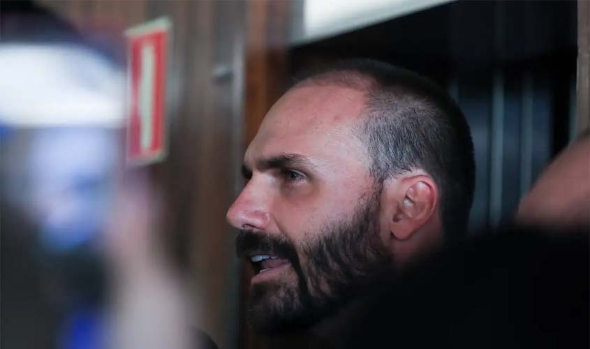 Mendonça pede vista e suspende julgamento de Eduardo Bolsonaro