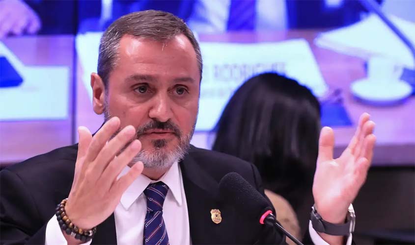 Polícia Federal retira credenciais de agente de imigração dos EUA