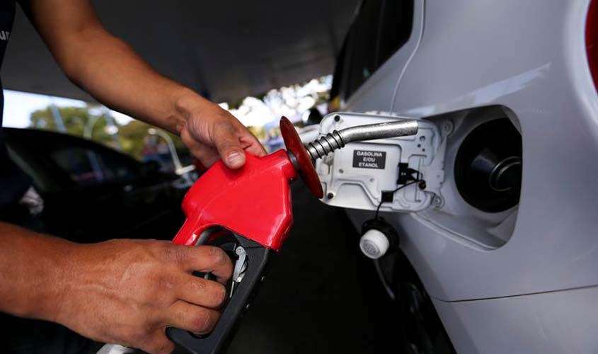 Petrobras anuncia queda nos preços da gasolina e do diesel